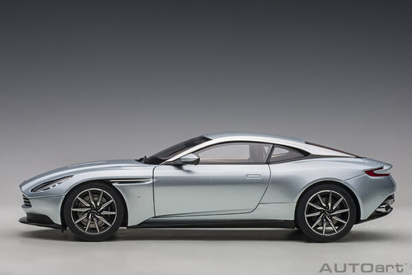 AUTOart Aston Martin DB11 (skyfall silver)