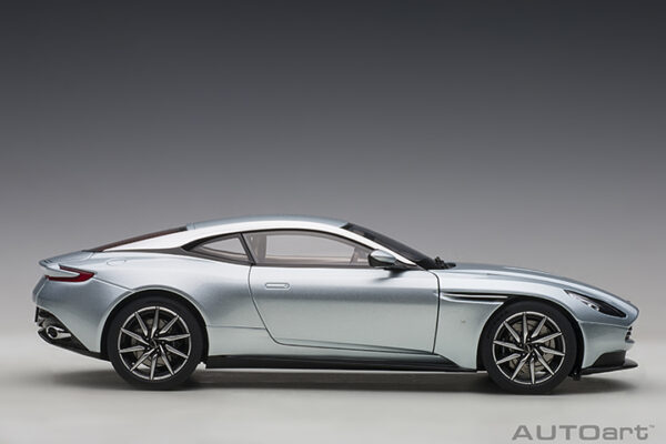 AUTOart Aston Martin DB11 (skyfall silver)