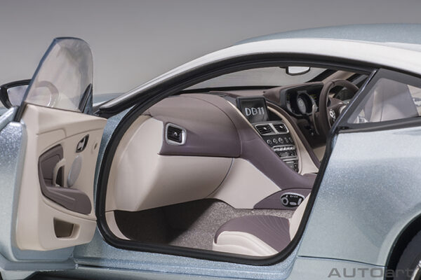 AUTOart Aston Martin DB11 (skyfall silver)