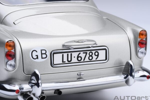 AUTOart Aston Martin DB5 Goldfinger (Silver) – Bild 11