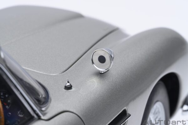 AUTOart Aston Martin DB5 Goldfinger (Silver) – Bild 12