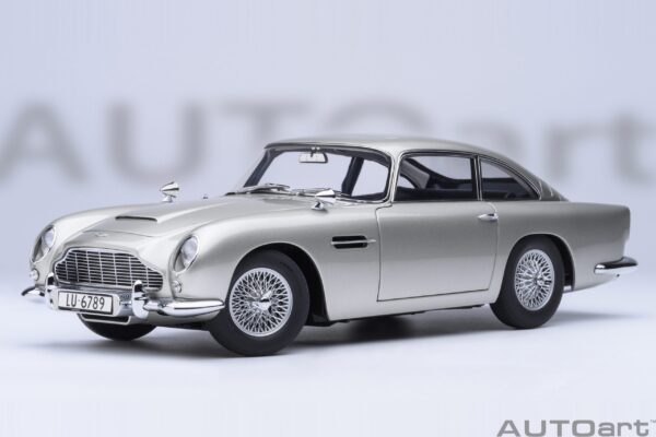 AUTOart Aston Martin DB5 Goldfinger (Silver) – Bild 13