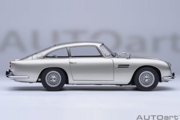 AUTOart Aston Martin DB5 Goldfinger (Silver) – Bild 14