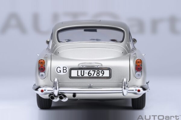 AUTOart Aston Martin DB5 Goldfinger (Silver) – Bild 15