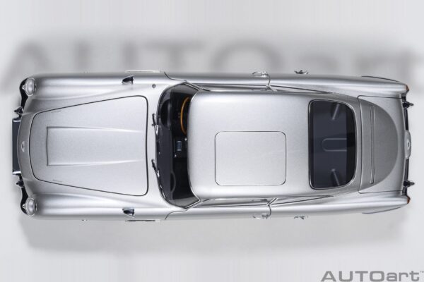 AUTOart Aston Martin DB5 Goldfinger (Silver) – Bild 16