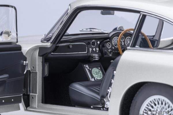 AUTOart Aston Martin DB5 Goldfinger (Silver) – Bild 18