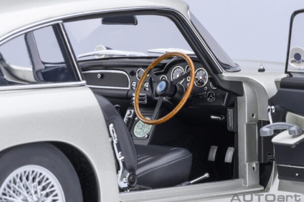 AUTOart Aston Martin DB5 Goldfinger (Silver) – Bild 19