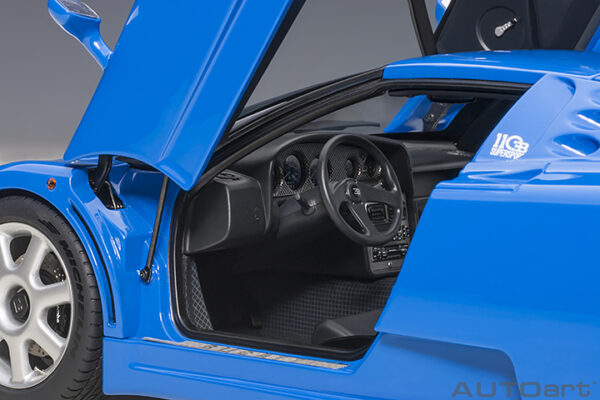 AUTOart Bugatti EB 110 SS 1992 (blue:french racing blue)
