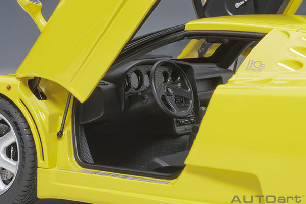 AUTOart Bugatti EB 110 SS 1992 (yellow:giallo bugatti)