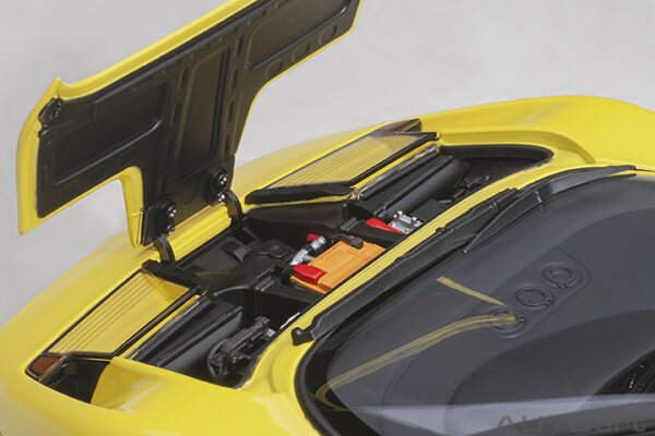 AUTOart Bugatti EB 110 SS 1992 (yellow:giallo bugatti)