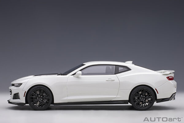 AUTOart Chevrolet Camaro ZL1 2017 (summit white) (composite