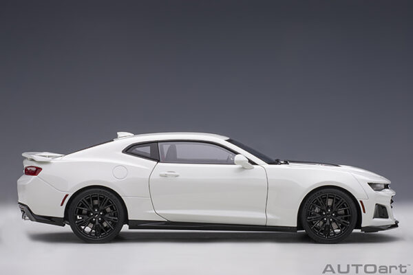 AUTOart Chevrolet Camaro ZL1 2017 (summit white) (composite