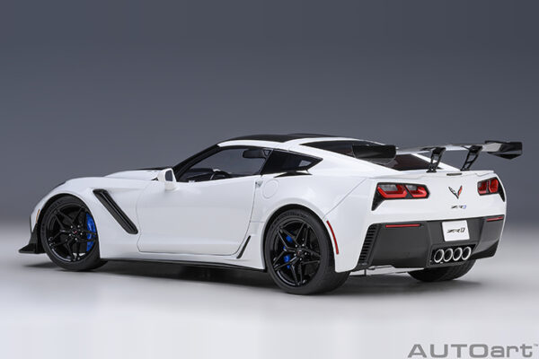 AUTOart Chevrolet Corvette C7 ZR1 2019 (arctic white) (composite