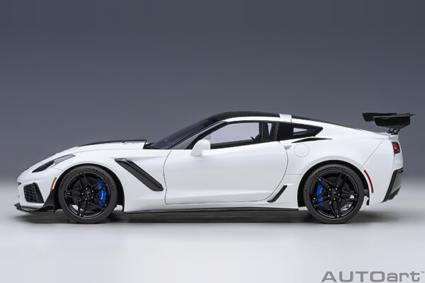 AUTOart Chevrolet Corvette C7 ZR1 2019 (arctic white) (composite