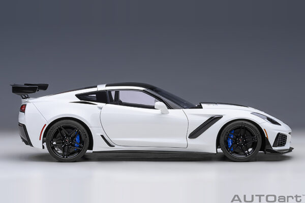 AUTOart Chevrolet Corvette C7 ZR1 2019 (arctic white) (composite