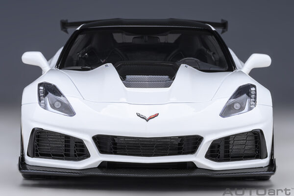 AUTOart Chevrolet Corvette C7 ZR1 2019 (arctic white) (composite