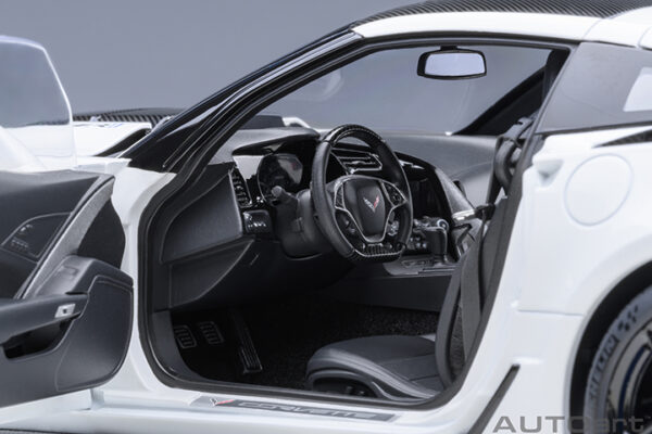 AUTOart Chevrolet Corvette C7 ZR1 2019 (arctic white) (composite