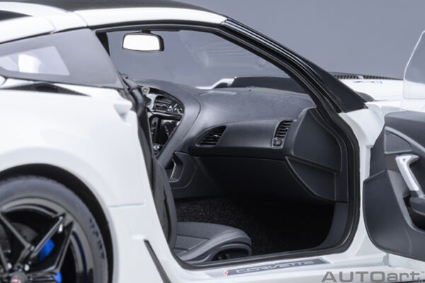 AUTOart Chevrolet Corvette C7 ZR1 2019 (arctic white) (composite