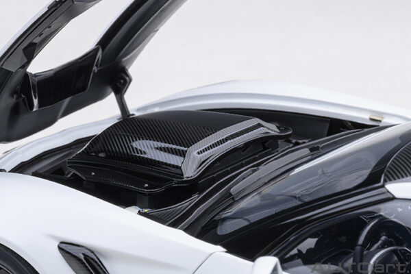 AUTOart Chevrolet Corvette C7 ZR1 2019 (arctic white) (composite