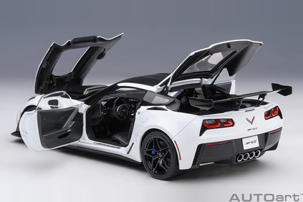 AUTOart Chevrolet Corvette C7 ZR1 2019 (arctic white) (composite