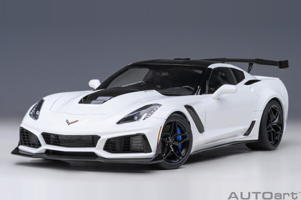 AUTOart Chevrolet Corvette C7 ZR1 2019 (arctic white) (composite