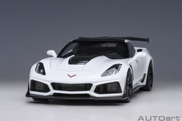 AUTOart Chevrolet Corvette C7 ZR1 2019 (arctic white) (composite