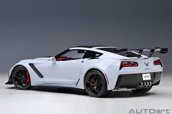 AUTOart Chevrolet Corvette C7 ZR1 2019 (ceramic matrix grey metallic)