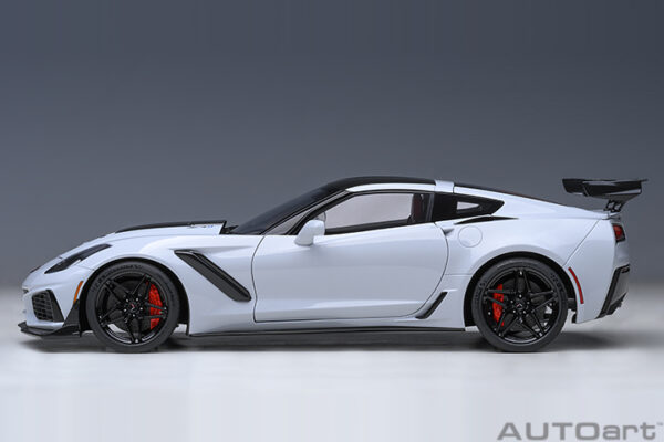 AUTOart Chevrolet Corvette C7 ZR1 2019 (ceramic matrix grey metallic)