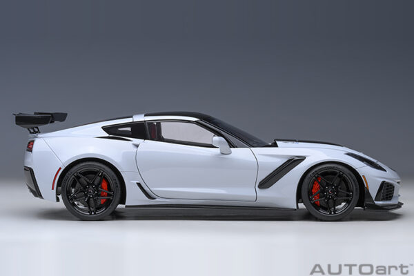 AUTOart Chevrolet Corvette C7 ZR1 2019 (ceramic matrix grey metallic)