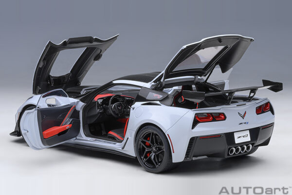 AUTOart Chevrolet Corvette C7 ZR1 2019 (ceramic matrix grey metallic)