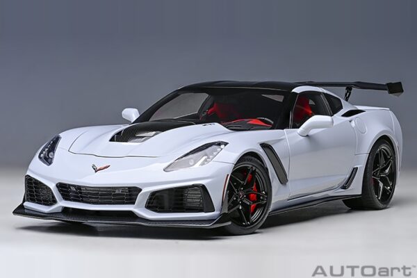 AUTOart Chevrolet Corvette C7 ZR1 2019 (ceramic matrix grey metallic)