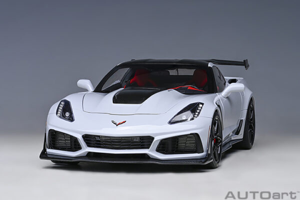 AUTOart Chevrolet Corvette C7 ZR1 2019 (ceramic matrix grey metallic)
