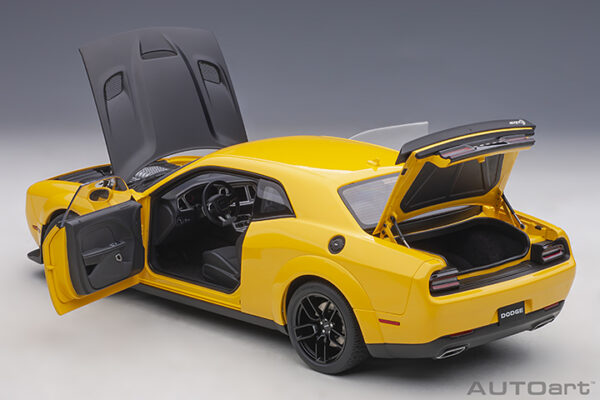 AUTOart Dodge Challenger SRT Hellcat widebody 2018