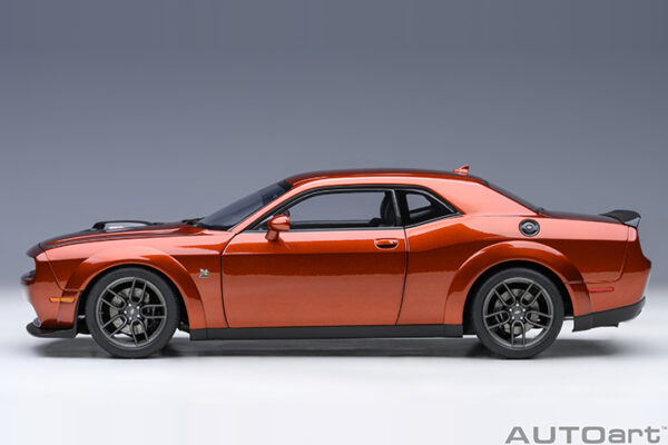 AUTOart Dodge Challenger R:T SCAT PACK SHAKER WIDEBODY 2022