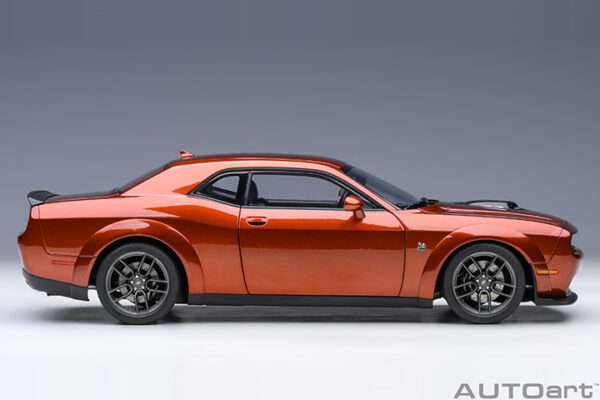 AUTOart Dodge Challenger R:T SCAT PACK SHAKER WIDEBODY 2022