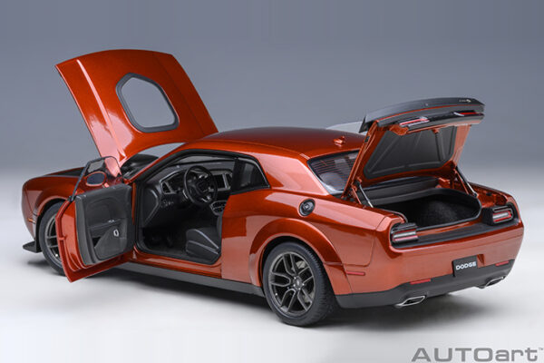 AUTOart Dodge Challenger R:T SCAT PACK SHAKER WIDEBODY 2022