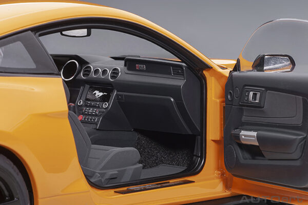 AUTOart Ford Shelby GT-350R 2017 (fury orange) (composite