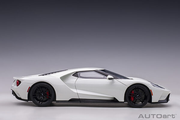 AUTOart Ford GT 2017 (frozen white) (composite model:full