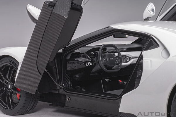 AUTOart Ford GT 2017 (frozen white) (composite model:full