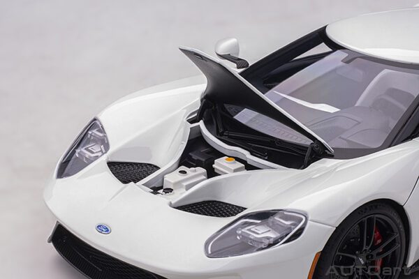 AUTOart Ford GT 2017 (frozen white) (composite model:full