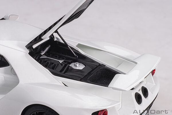 AUTOart Ford GT 2017 (frozen white) (composite model:full