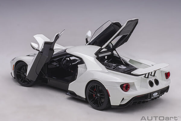 AUTOart Ford GT 2017 (frozen white) (composite model:full