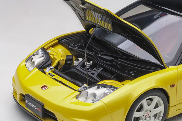 AUTOart Honda NSX-R (NA2) 2019 (indy yellow pearl)