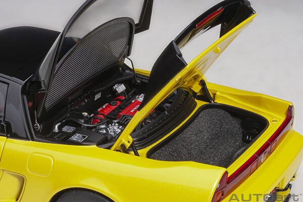 AUTOart Honda NSX-R (NA2) 2019 (indy yellow pearl)
