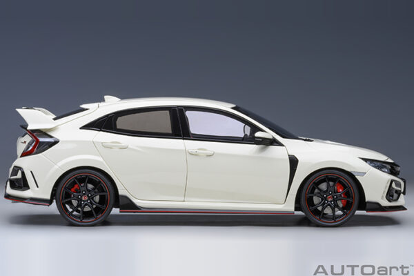 AUTOart Honda Civic Type R (FK 8) (championship white) 2021