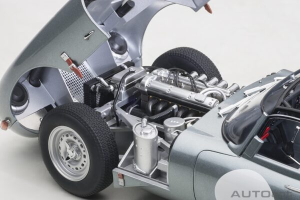 AUTOart Jaguar Lightweight E-Type (Silver)1/18 – Bild 8