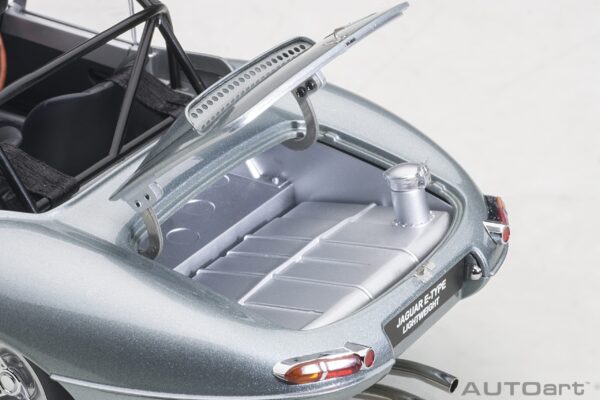 AUTOart Jaguar Lightweight E-Type (Silver)1/18 – Bild 7