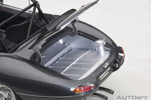 AUTOart Jaguar Lightweight E-Type (Dark Grey) 1/18 – Bild 2