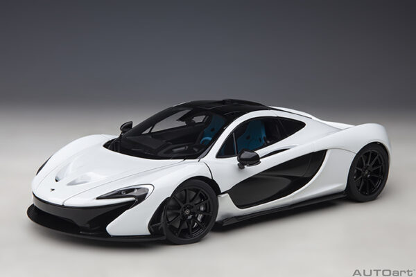 AUTOart McLaren P1 2013 (Alaskan Diamond White W:blue)