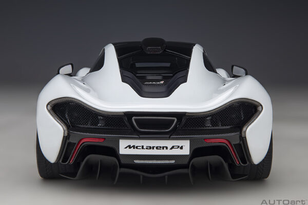 AUTOart McLaren P1 2013 (Alaskan Diamond White W:blue)